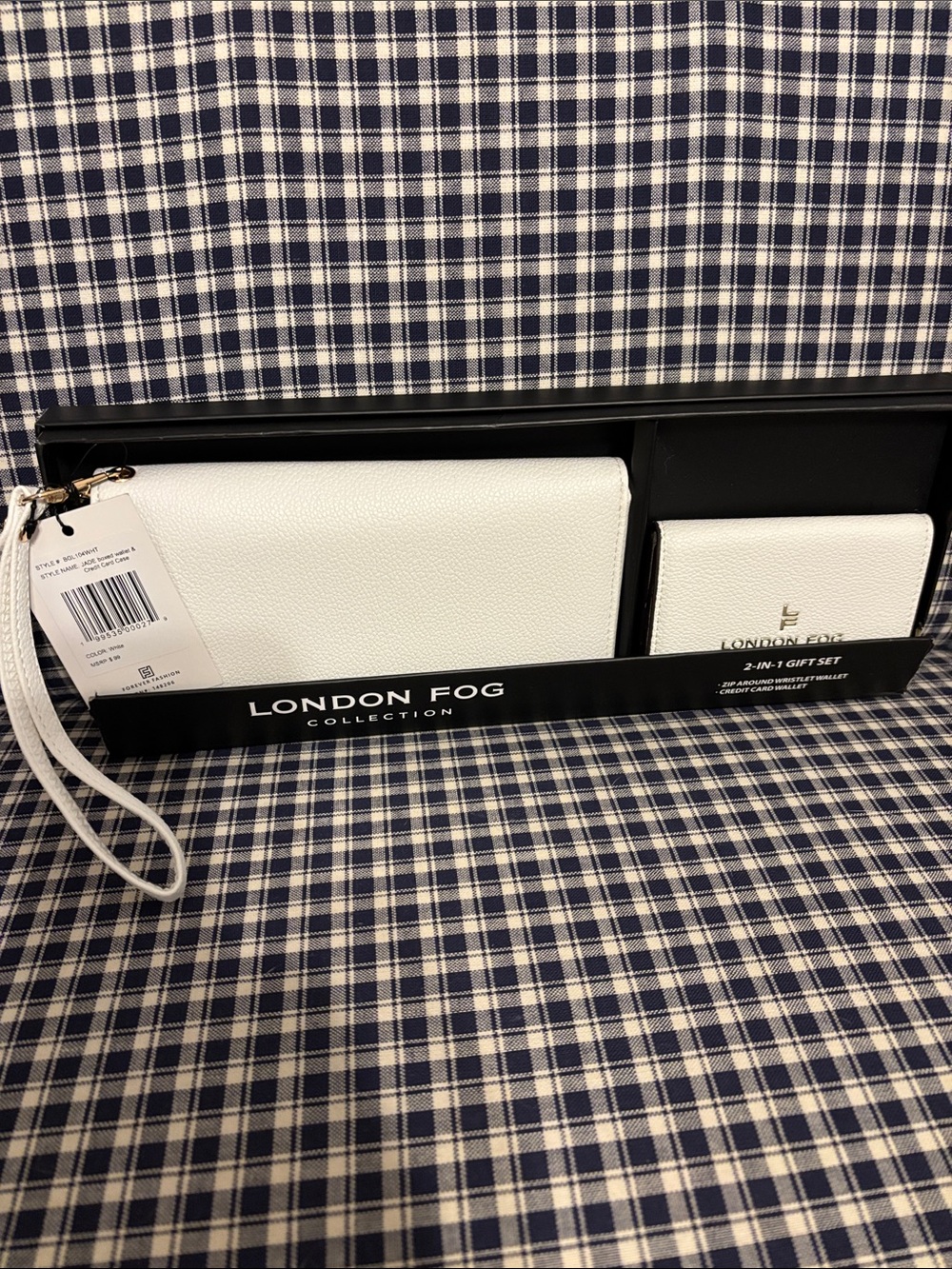 London Fog White Leather Wristlet and Card Wallet Gift Set